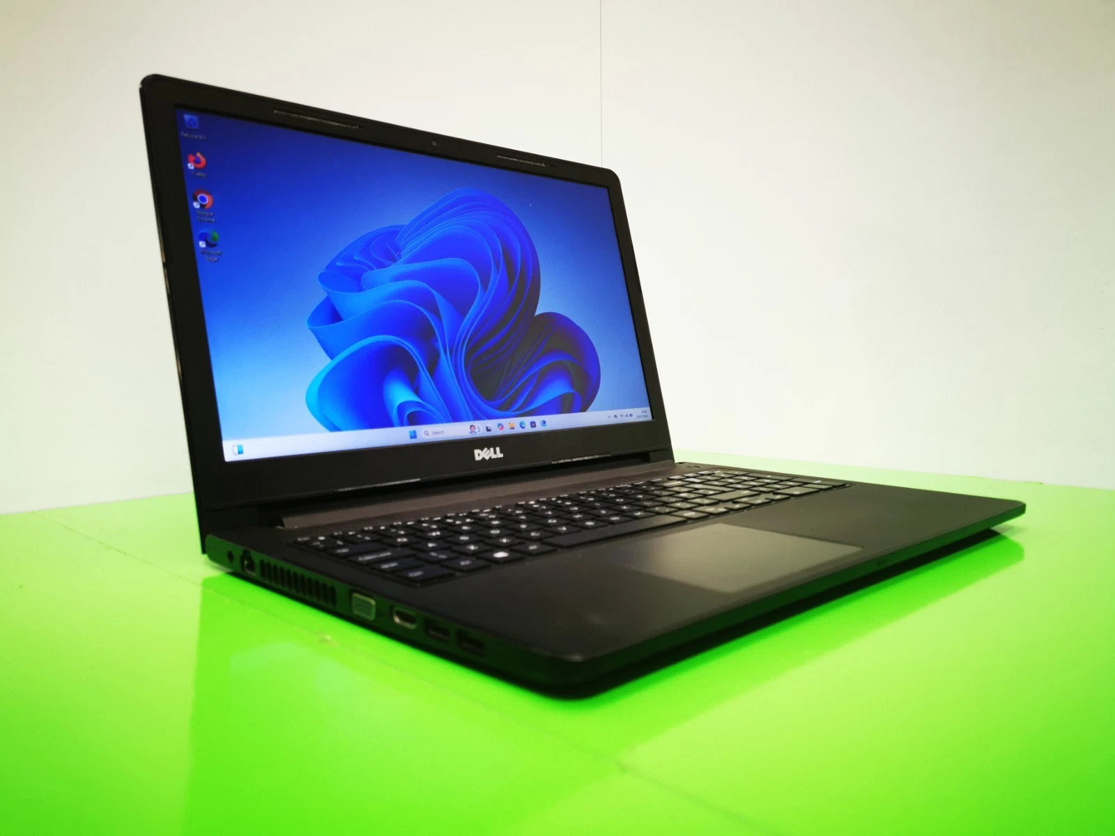 Dell Core i3 7th Gen Laptop with 8GB DDR4 RAM and 128GB SSD - used, but Good condition - with Charger and all Pakistan FREE Delivery.